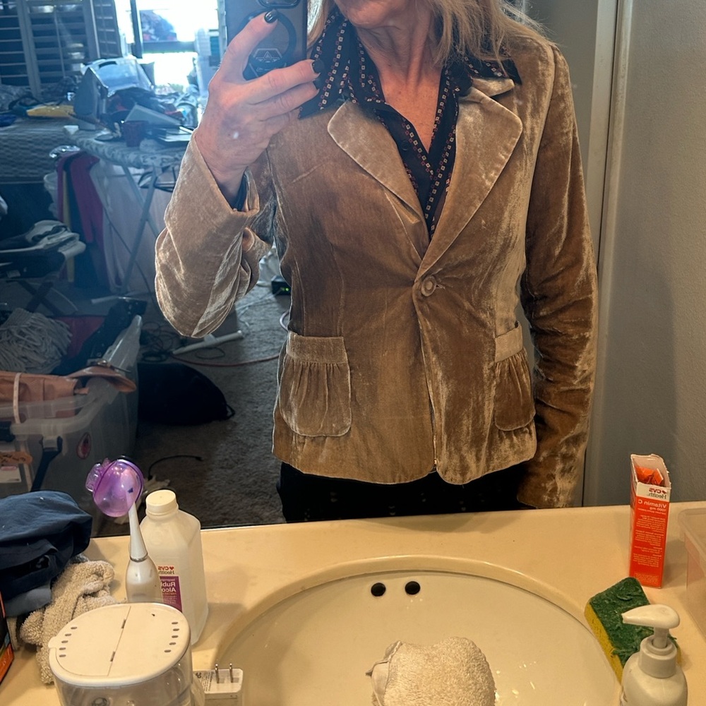Velvet Blazer in Camel from Metro 7. Vintage, Retro, Iconic
